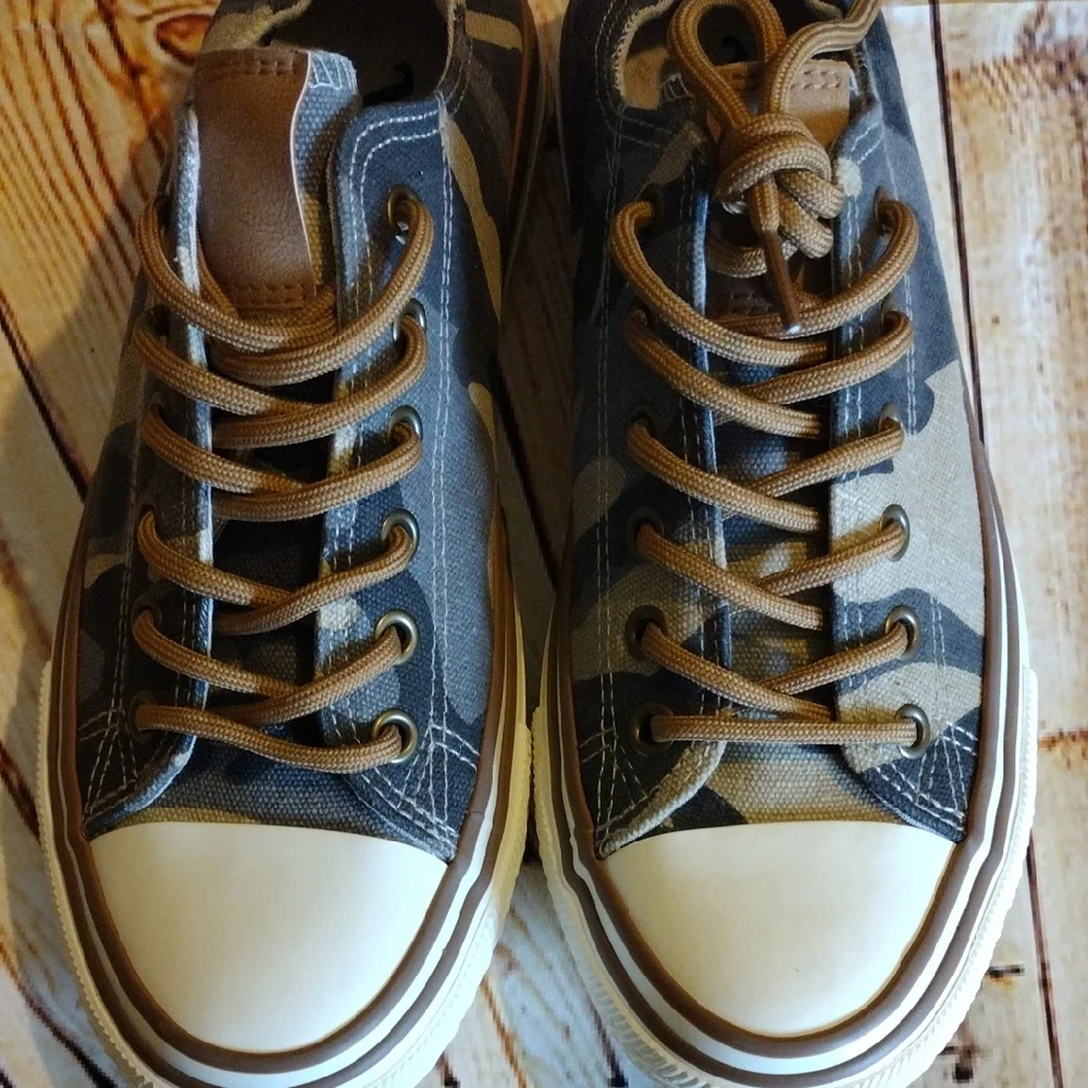 Very G Brown Camo Sneakers Canvas Low-Top Size 9 Women's - Picture 7 of 10